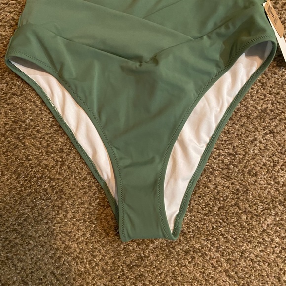 Bikini Set - Picture 5 of 8